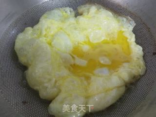 腊肠炒韭菜鸡蛋的做法步骤：2