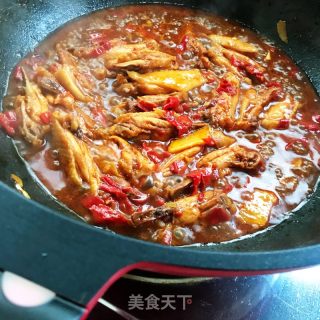 辣皮子炖鸡翅的做法步骤：10