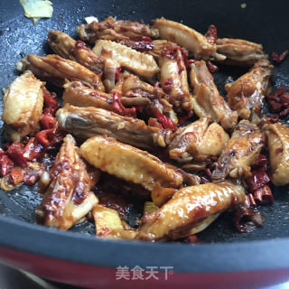 辣皮子炖鸡翅的做法步骤：7