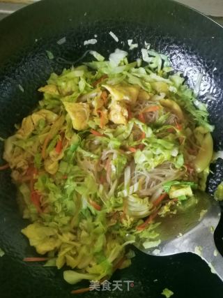 包菜炒粉丝的做法步骤：9