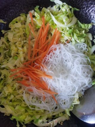 包菜炒粉丝的做法步骤：7