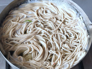 荞麦饸饹面的做法步骤：10