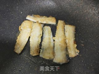 香酥带鱼的做法步骤：9