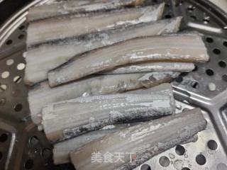 香酥带鱼的做法步骤：1