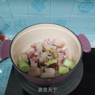 五花肉卤豆皮的做法步骤：3