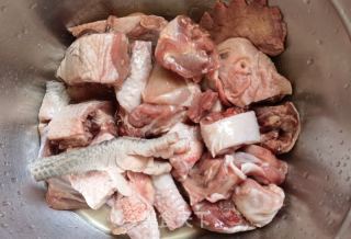 糯米笋炖土鸡的做法步骤：1