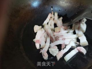 五花肉烧土豆的做法步骤：1