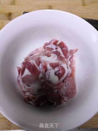 老干妈粉蒸肉的做法步骤：1
