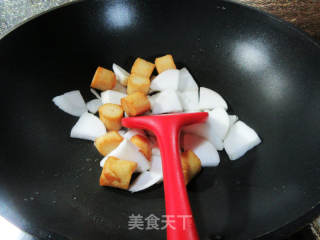 干贝烧煮萝卜青菜的做法步骤：2