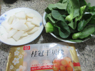干贝烧煮萝卜青菜的做法步骤：1