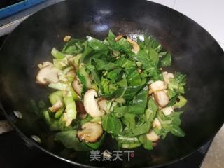 香菇青菜炒豆干的做法步骤：6
