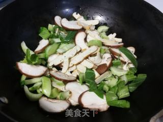 香菇青菜炒豆干的做法步骤：4