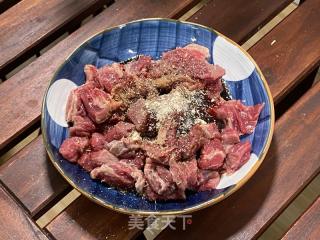 追剧必备的健康小零食--牙签牛肉的做法步骤：2