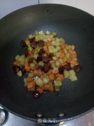 广式腊肠炒馒头的做法步骤：4