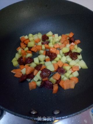 广式腊肠炒馒头的做法步骤：3