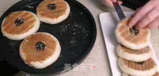 早餐红豆饼，香甜松软，电饼铛比烤箱更效率的做法步骤：9