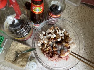 鲜菇鱼滑蒸肉饼的做法步骤：2