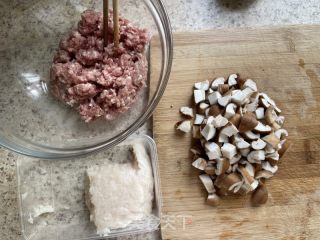 鲜菇鱼滑蒸肉饼的做法步骤：1