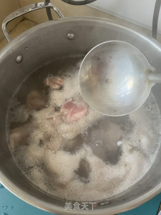 白萝卜玉米排骨汤的做法步骤：4