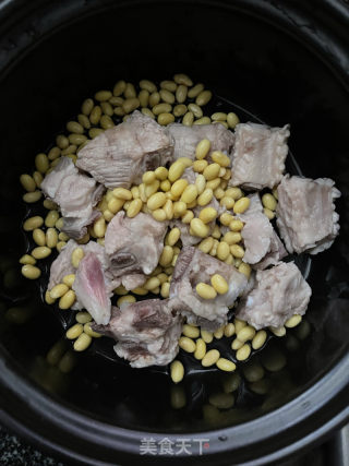 海带黄豆排骨汤的做法步骤：5