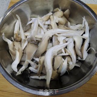 白菜炒蘑菇的做法步骤：3