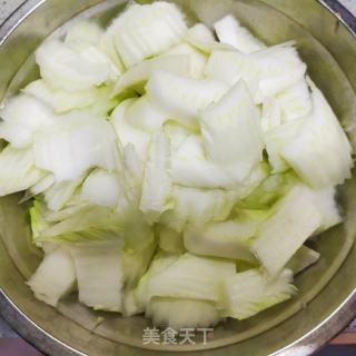 白菜炒蘑菇的做法步骤：2
