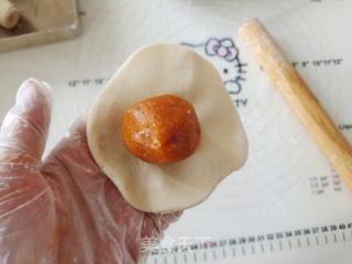 南瓜椰蓉蛋黄酥的做法步骤：16