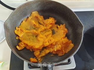 南瓜椰蓉蛋黄酥的做法步骤：2