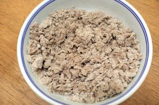 黑全麦饼&肉夹馍的做法步骤：2
