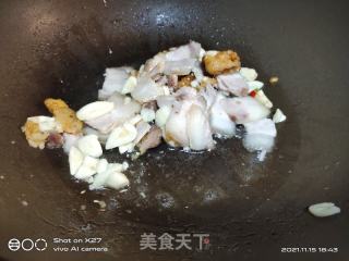 五花肉炒白菜的做法步骤：2