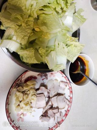 五花肉炒白菜的做法步骤：1