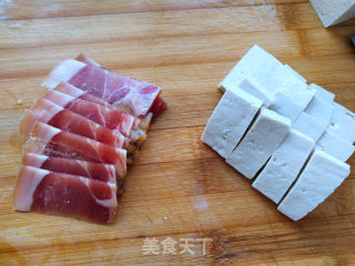 火腿炖白菜豆腐的做法步骤：2