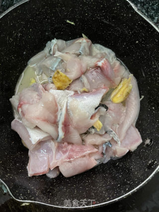 酸汤鱼片的做法步骤：5