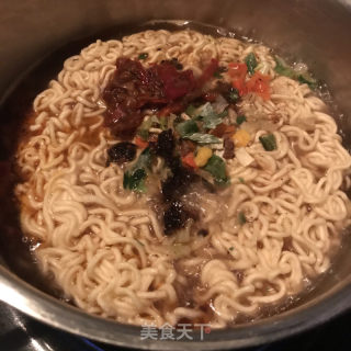 煎蛋牛肉卷煮泡面的做法步骤：7