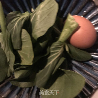 煎蛋牛肉卷煮泡面的做法步骤：2