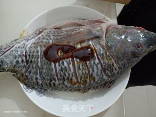 清蒸罗非鱼的做法步骤：1