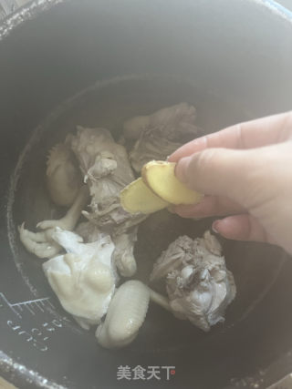 墨鱼干香菇鸡汤的做法步骤：7