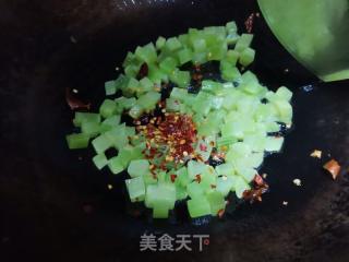 小炒莴笋丁的做法步骤：4