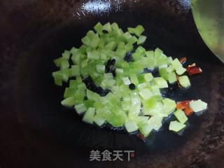 小炒莴笋丁的做法步骤：3
