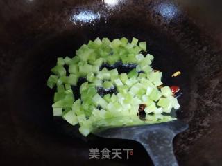 小炒莴笋丁的做法步骤：2