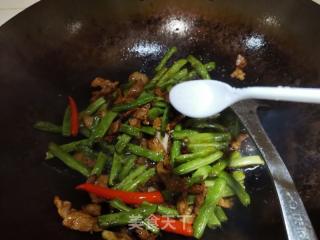 干煸四季豆烧肉的做法步骤：9