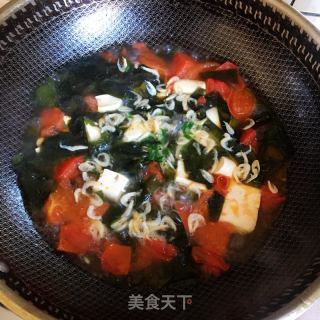 番茄裙带豆腐汤的做法步骤：5