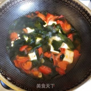 番茄裙带豆腐汤的做法步骤：4