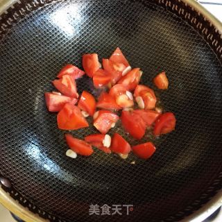 番茄裙带豆腐汤的做法步骤：2