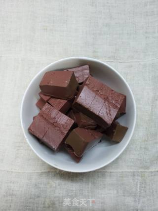 鲜嫩入味鸭血烧豆腐的做法步骤：2