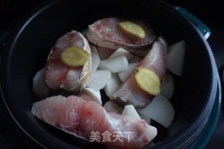 萝卜炖鱼的做法步骤：4