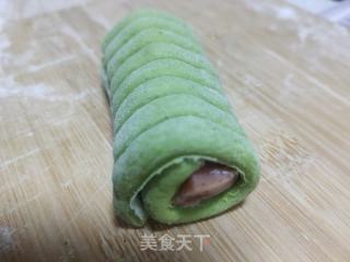 香肠毛毛虫花卷的做法步骤：11