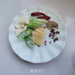 酱烧鱼头的做法步骤：2