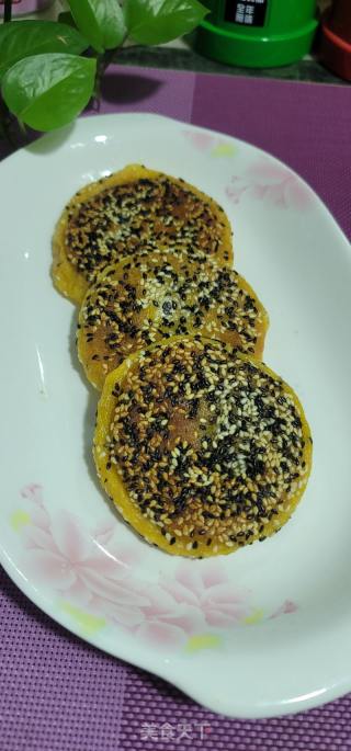 豆沙馅芝麻南瓜饼的做法步骤：11