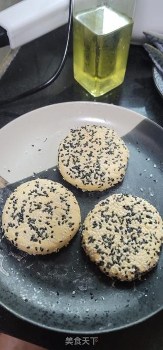 豆沙馅芝麻南瓜饼的做法步骤：7